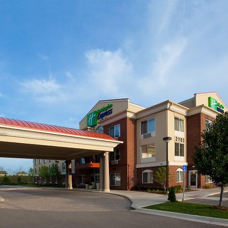 Holiday Inn Express & Suites Detroit - Farmington Hills By Ihg Northville Exterior foto