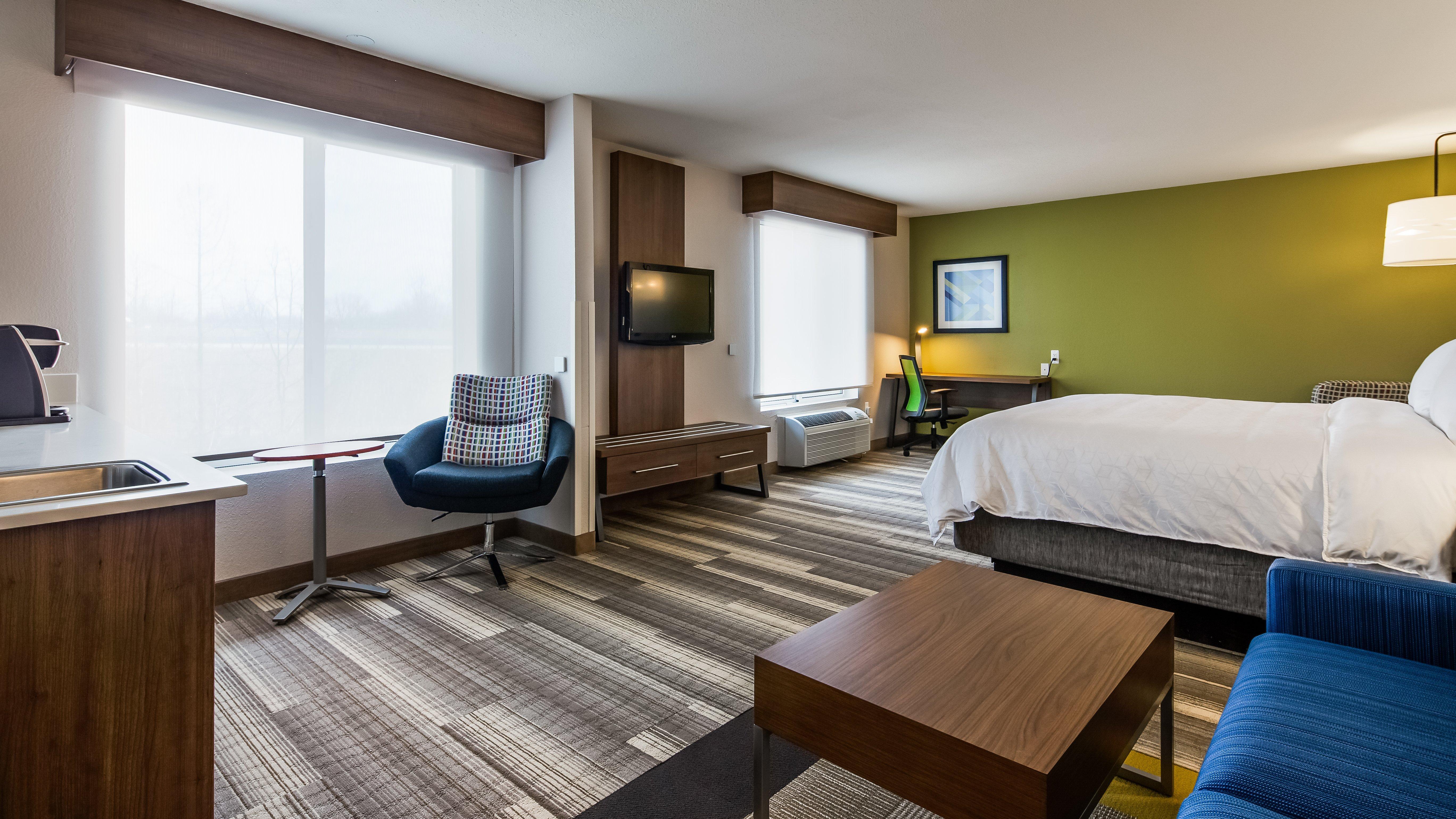 Holiday Inn Express & Suites Detroit - Farmington Hills By Ihg Northville Exterior foto