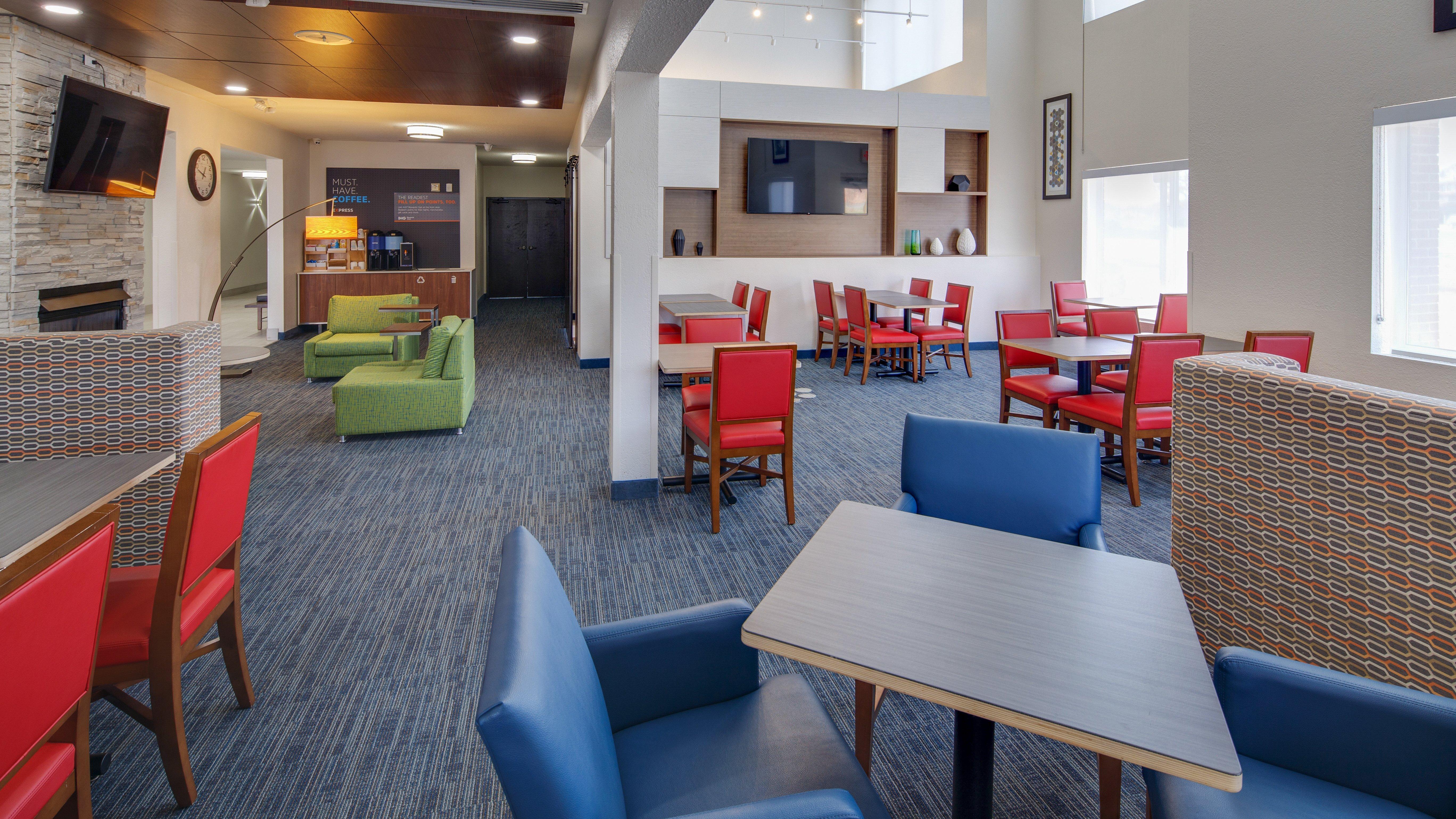 Holiday Inn Express & Suites Detroit - Farmington Hills By Ihg Northville Exterior foto