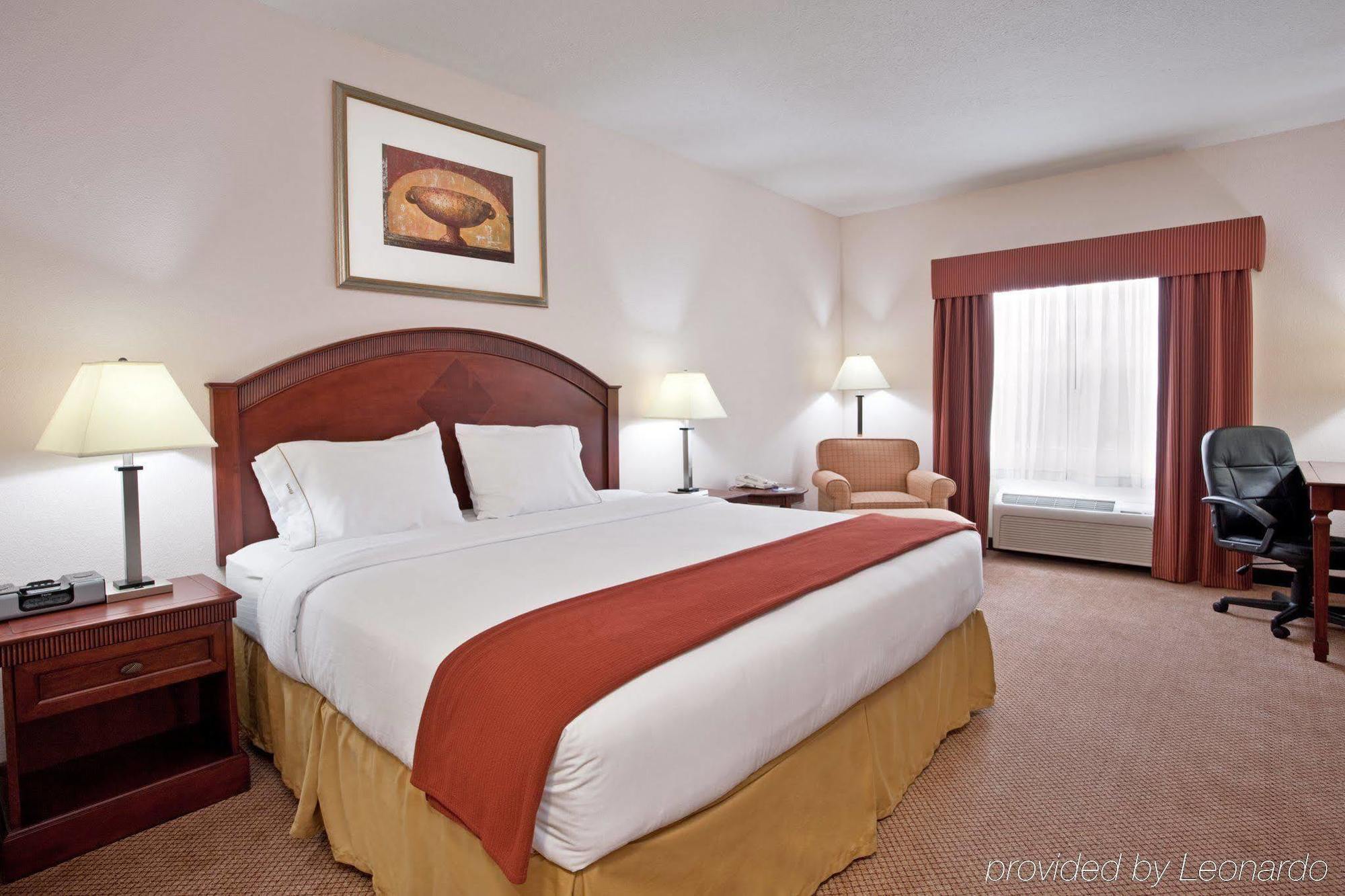 Holiday Inn Express & Suites Detroit - Farmington Hills By Ihg Northville Exterior foto